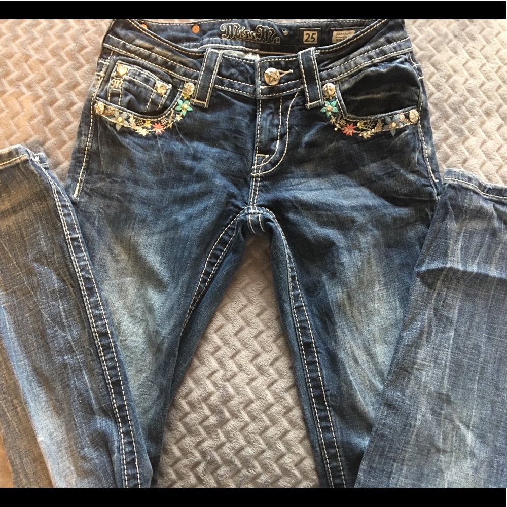 Women’s Miss Me straight leg floral jeans